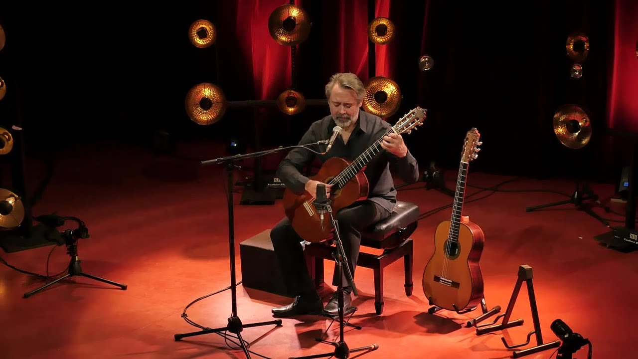 le guitariste et chanteur argentin Amando Risueño au Studio de l'Ermitage