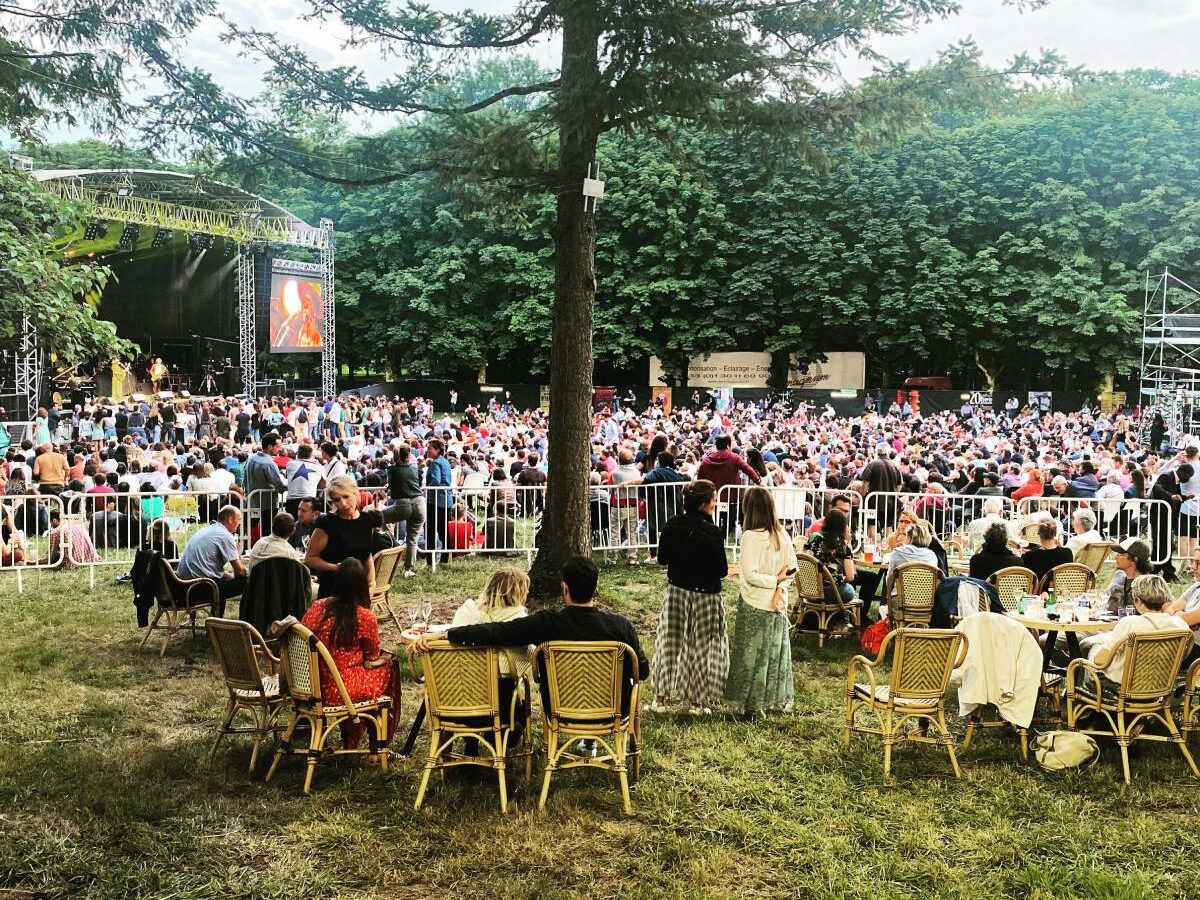 scène du festival django reinhardt à Fontainebleau