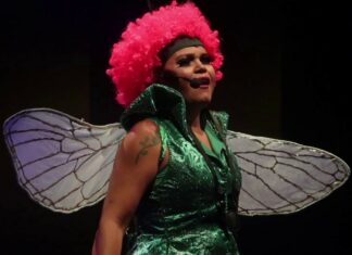Anna Torres dans Sibelle la cigale brésilienne