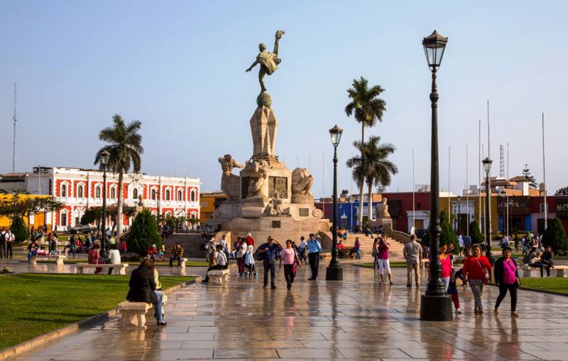 plaza de armas de la ciudad de trujillo