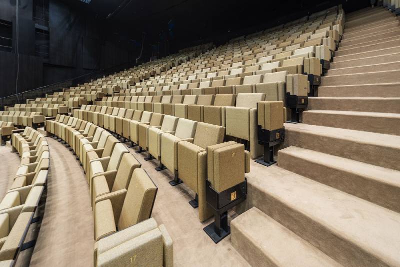 Gradin frontal de la grade salle du Théâtre de la Ville