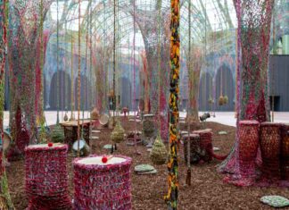 Vue de l’installation Nosso Barco Tambor Terra, Ernesto Neto