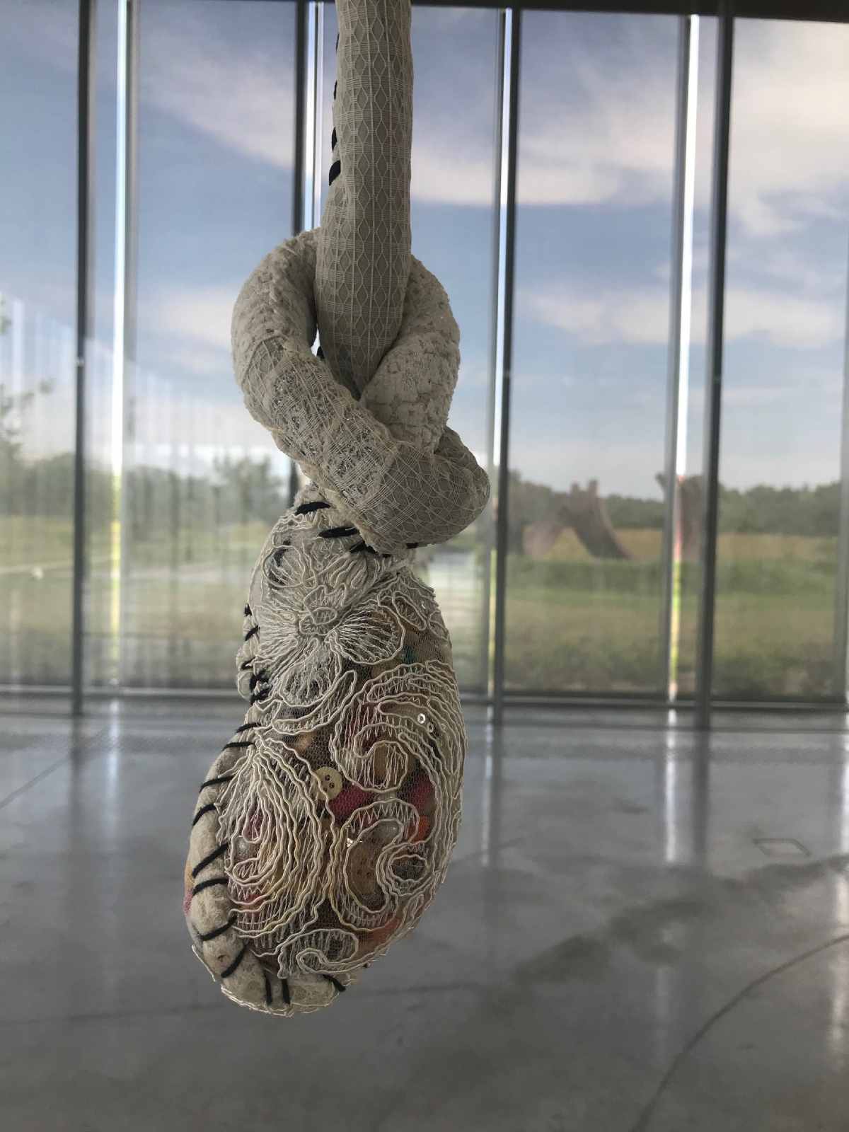 Image de l'exposition Sonia Gomes Raio do sol